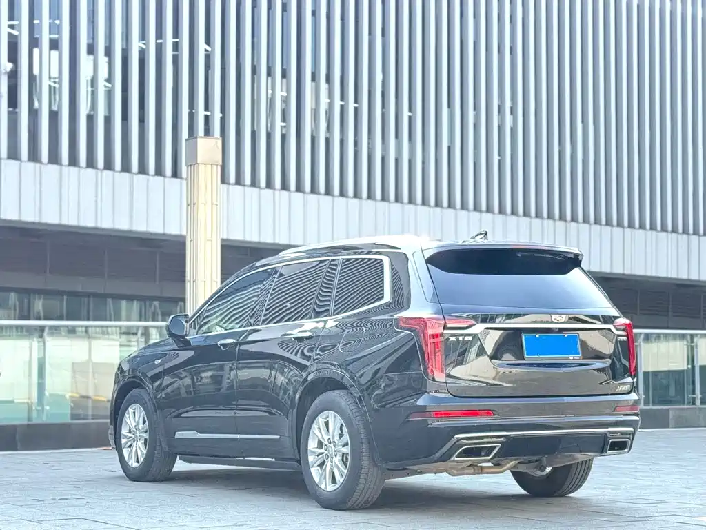 CADILLAC XT6
