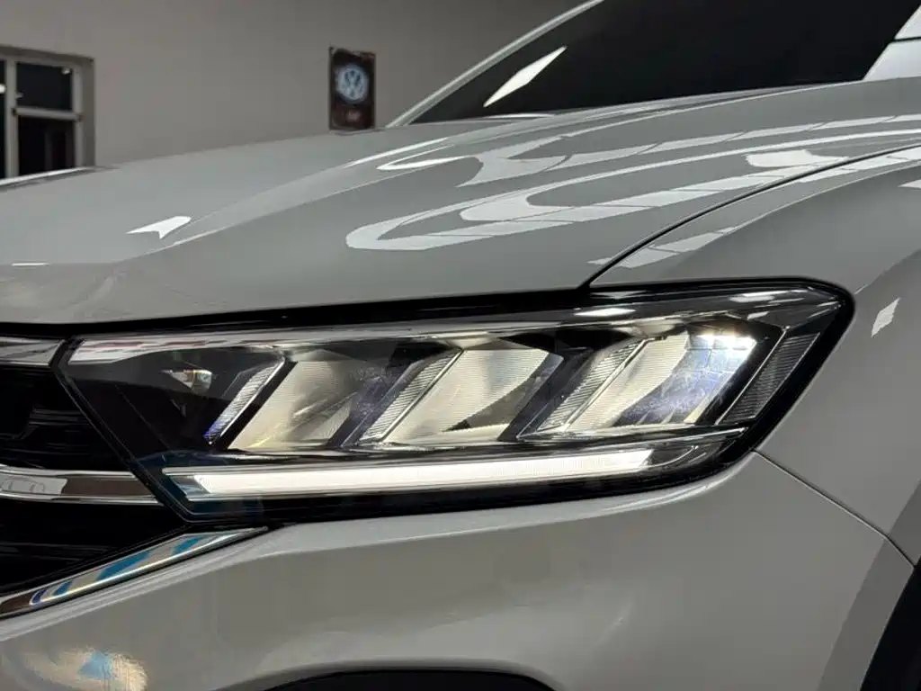 Volkswagen T-Roc — миниатюра 21