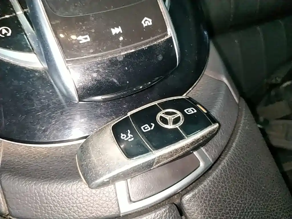 Mercedes-Benz E-Class — миниатюра 9