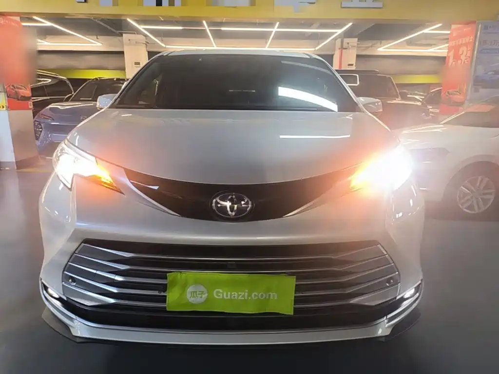Toyota Sienna — миниатюра 3