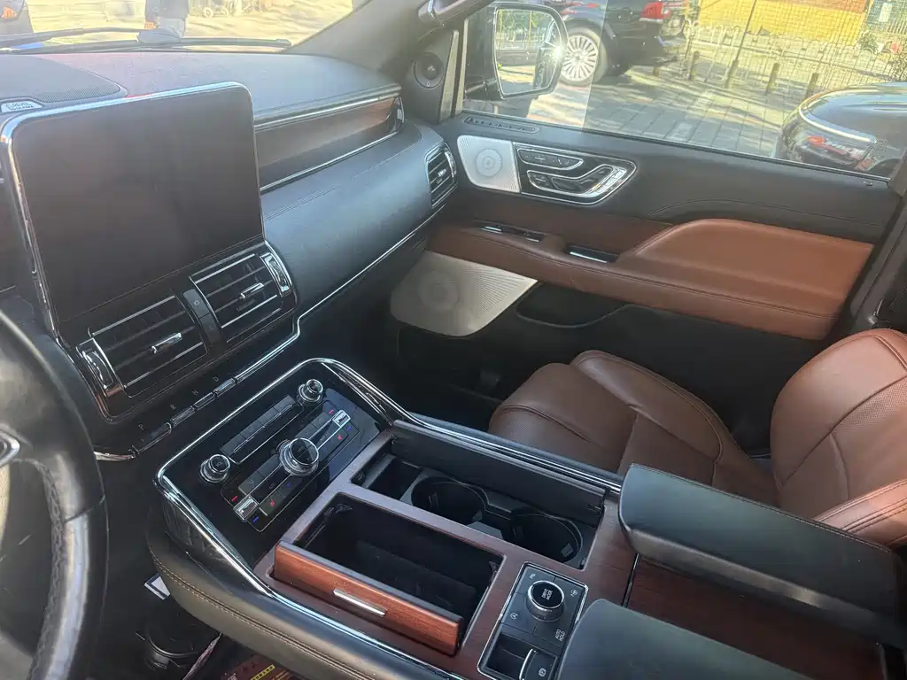 Lincoln Navigator — миниатюра 7