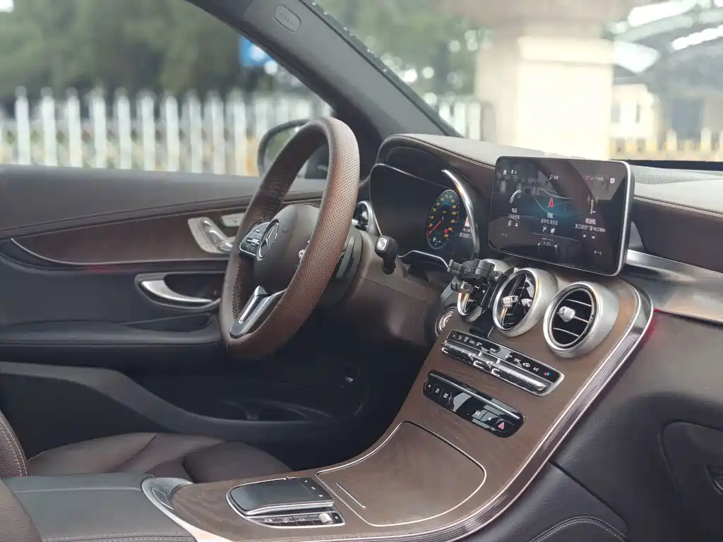Mercedes-Benz GLC — миниатюра 10