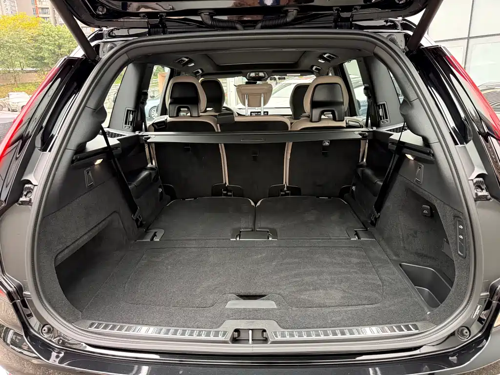 VOLVO XC90 PLUG IN HYBRID