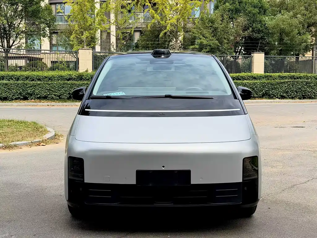 Li Auto Li MEGA — миниатюра 2