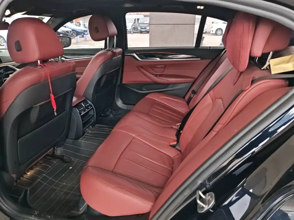BMW 5 Series — миниатюра 17