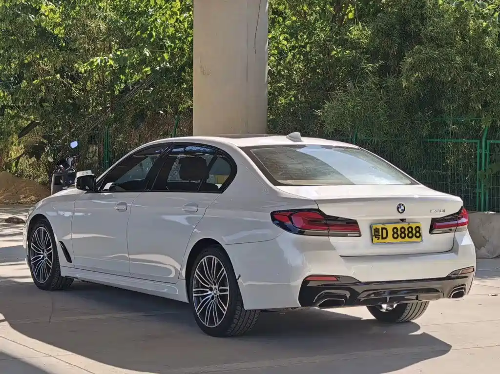 BMW 5 Series — миниатюра 4