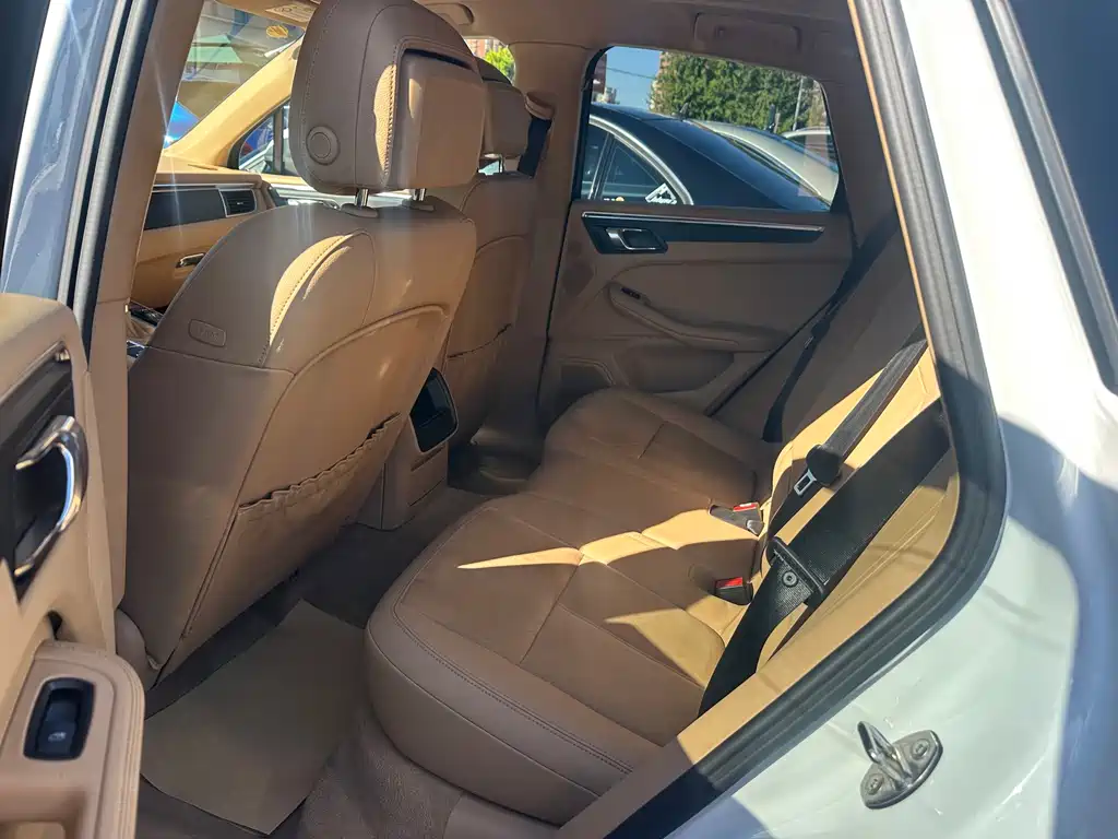 Porsche Macan — миниатюра 9