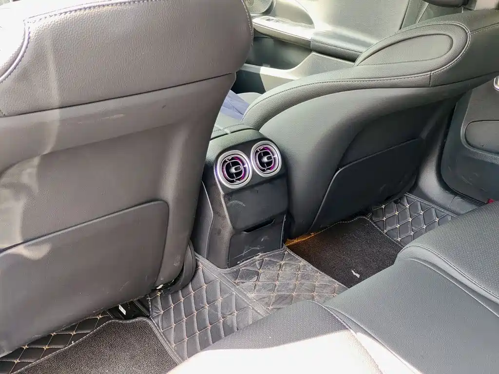 Mercedes-Benz C-Class — миниатюра 9
