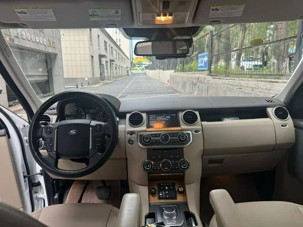 Land Rover Discovery — миниатюра 7