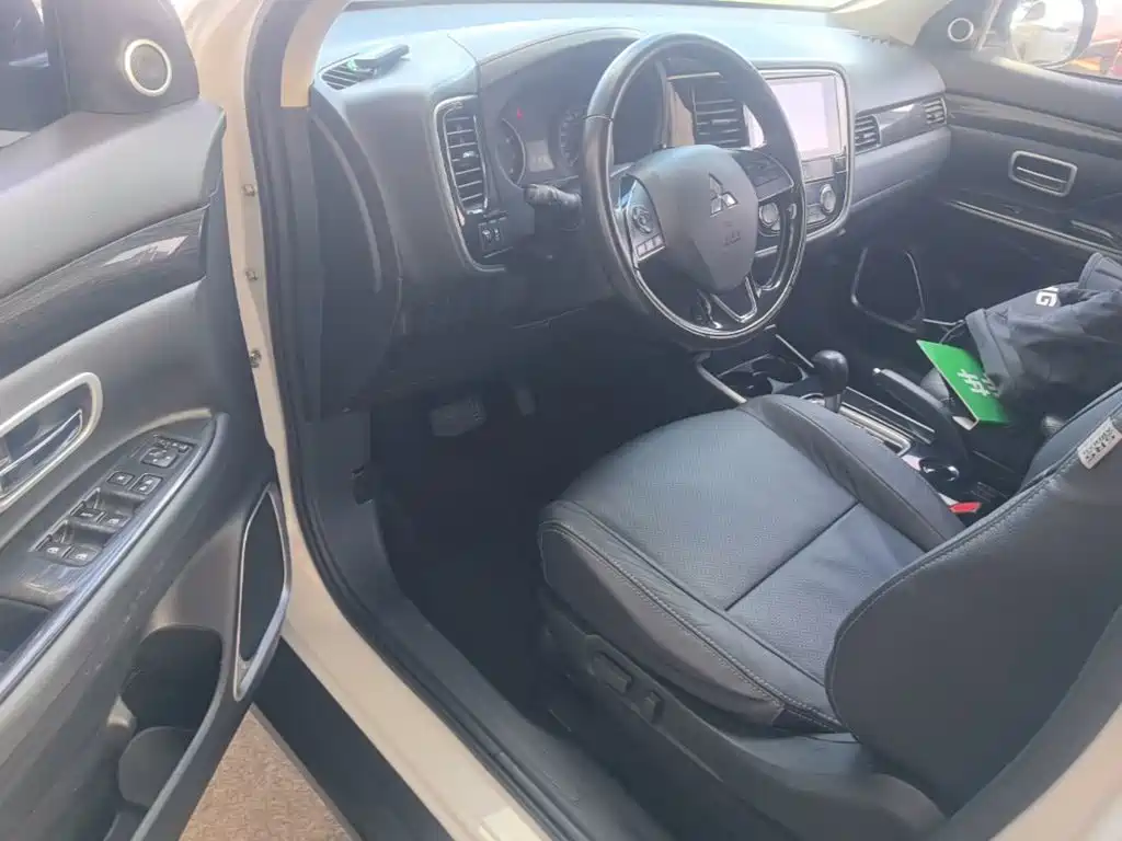 Mitsubishi Outlander — миниатюра 16