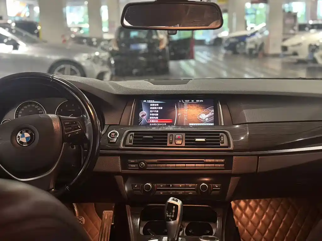 BMW 5 Series — миниатюра 7