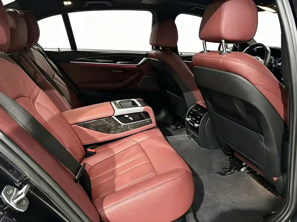 BMW 5 Series — миниатюра 4