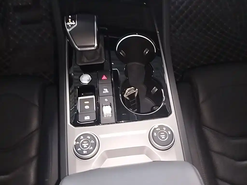 Volkswagen Touareg — миниатюра 14