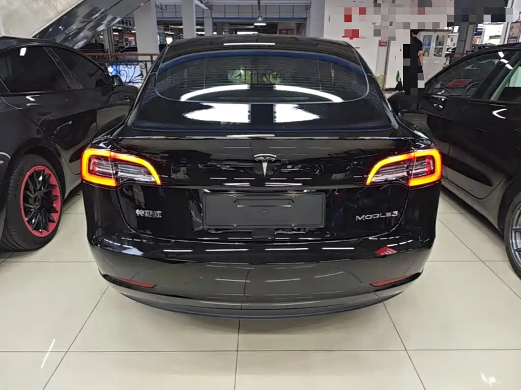 Tesla Model 3 — миниатюра 6