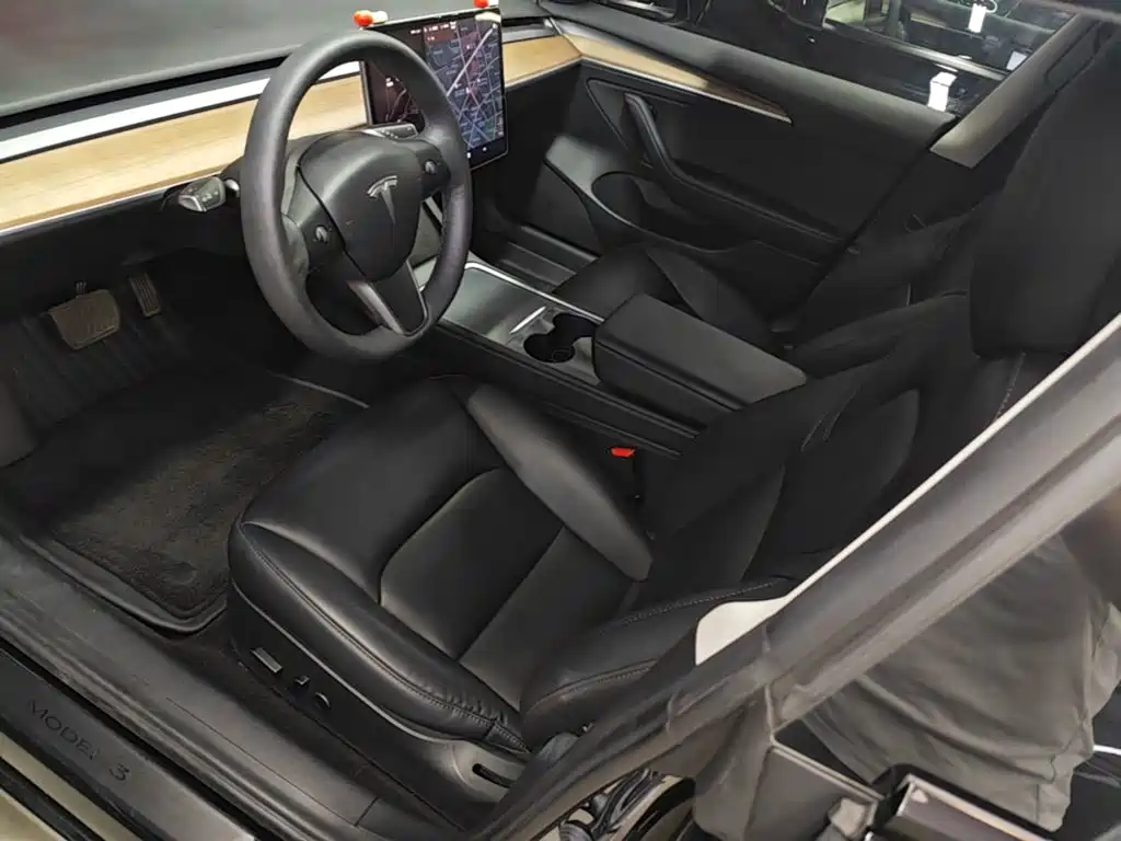 Tesla Model 3 — миниатюра 15