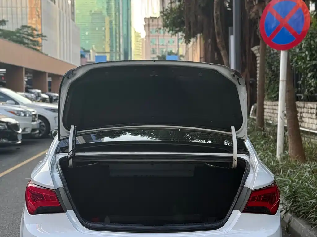 Hyundai Sonata — миниатюра 7
