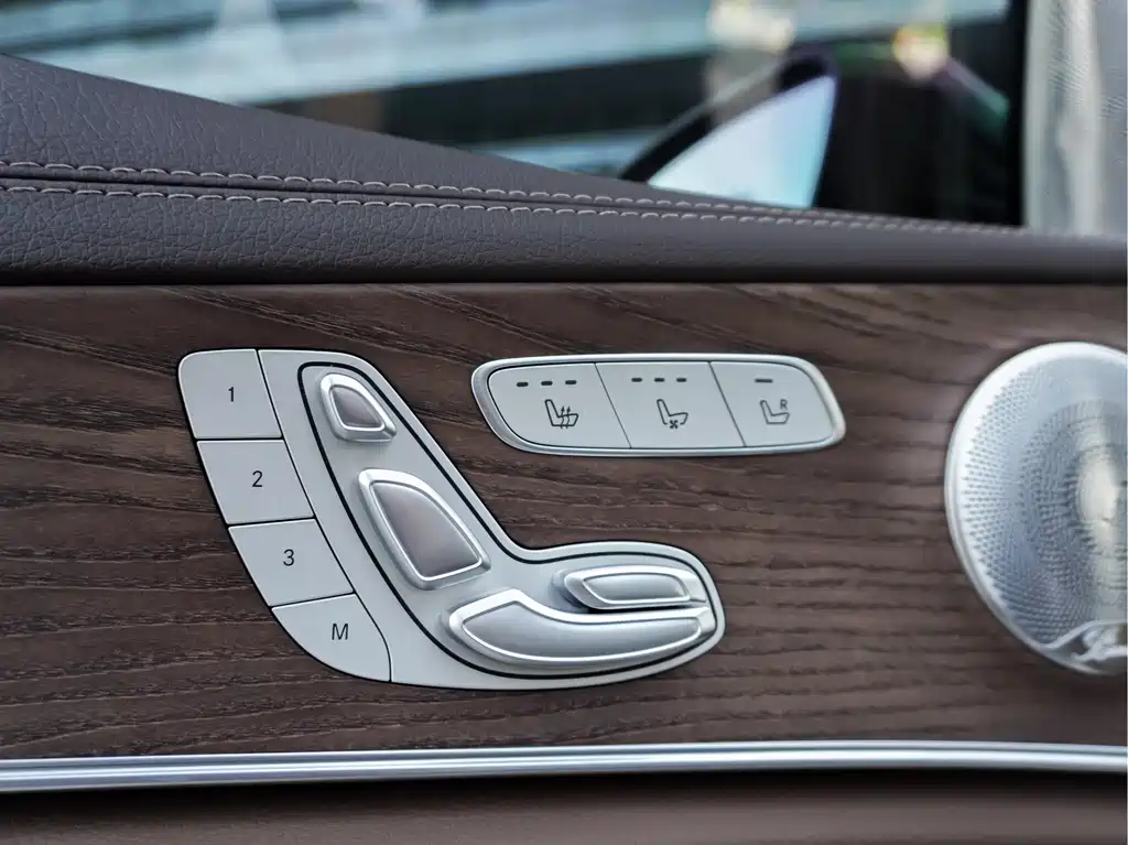 Mercedes-Benz E-Class — миниатюра 13
