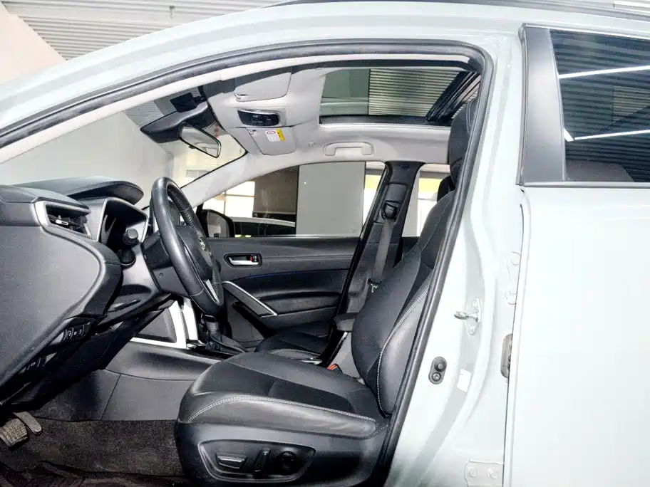 Toyota Corolla Cross — миниатюра 10