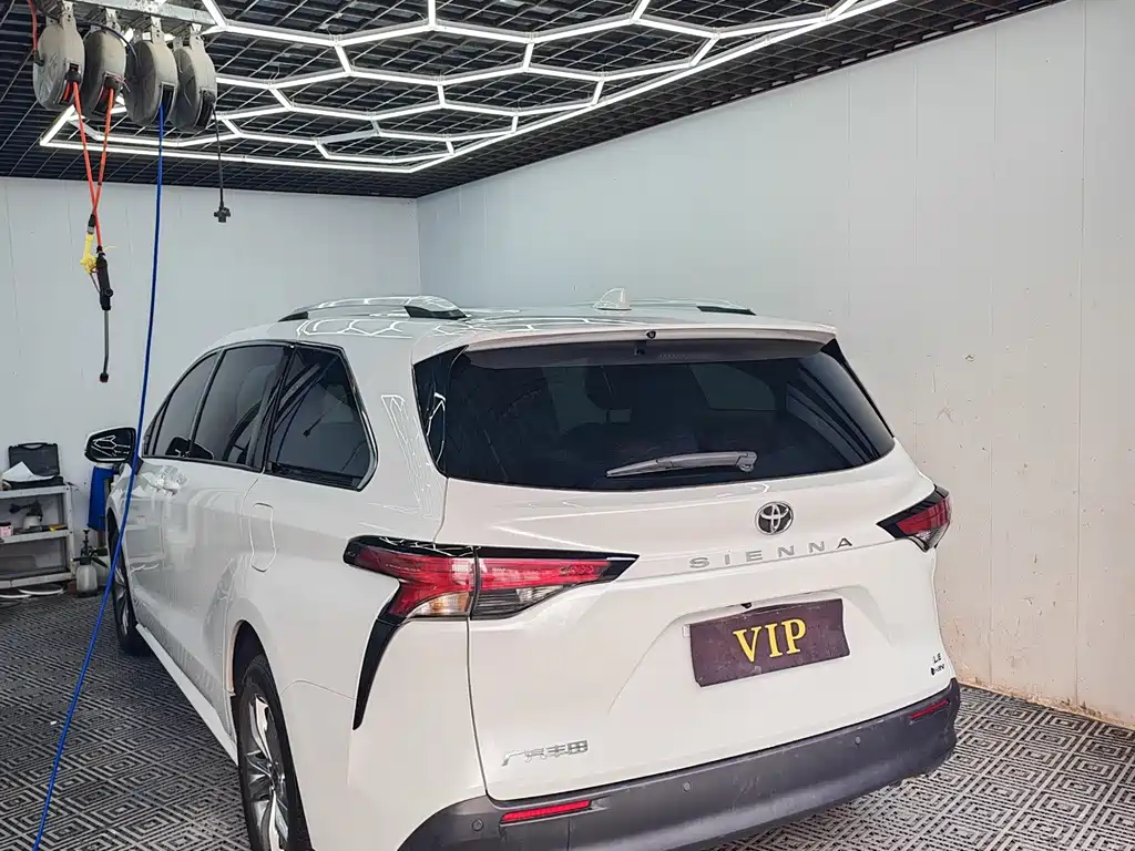 Toyota Sienna — миниатюра 8