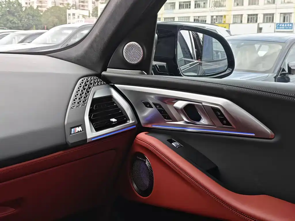 BMW XM — миниатюра 9