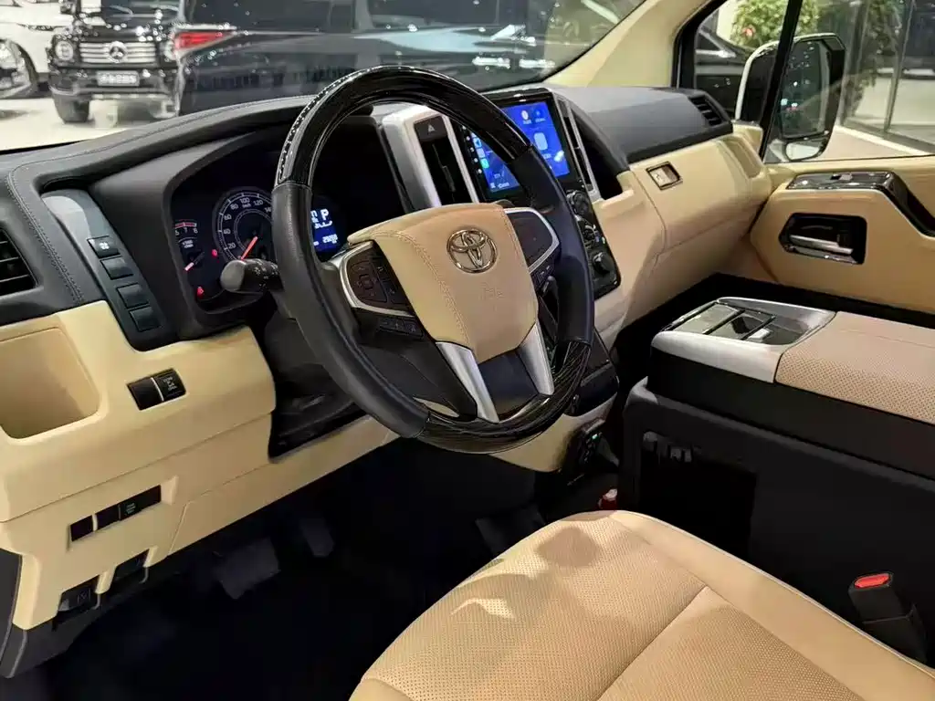 Toyota Hiace — миниатюра 9