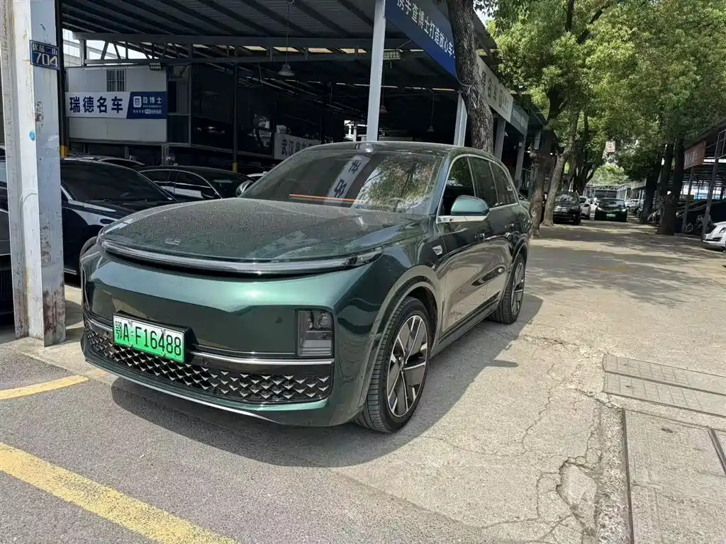 Li Auto Li L8 2025