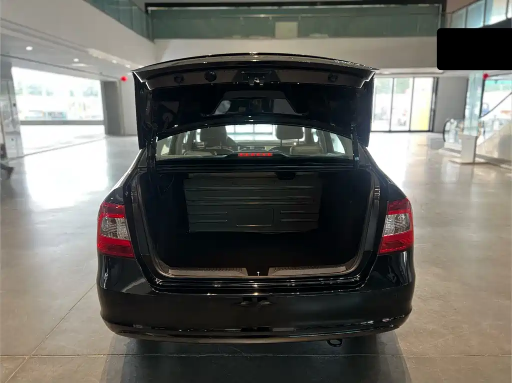 Skoda Rapid — миниатюра 18