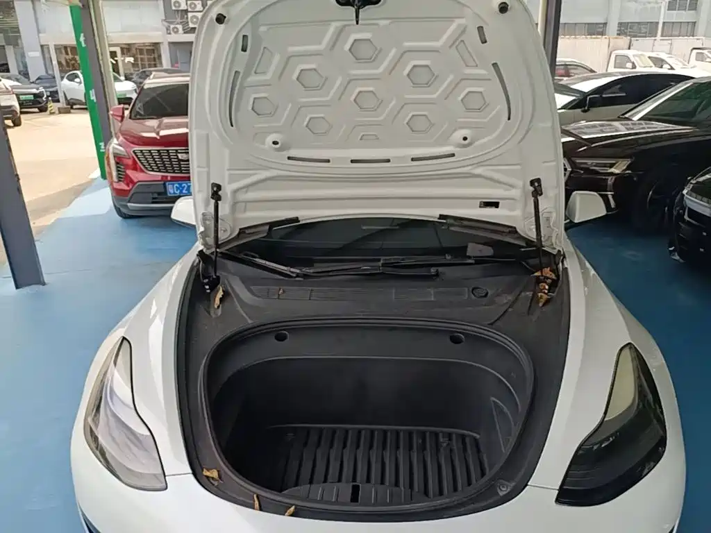 Tesla Model 3 — миниатюра 20