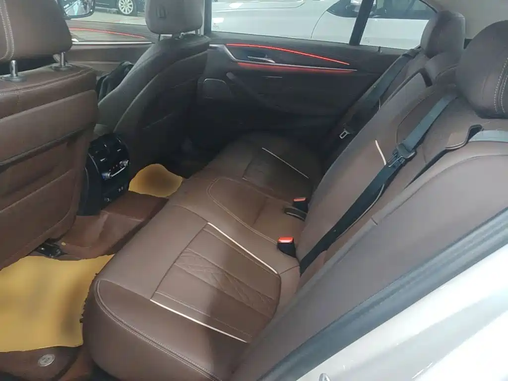 BMW 5 Series — миниатюра 17