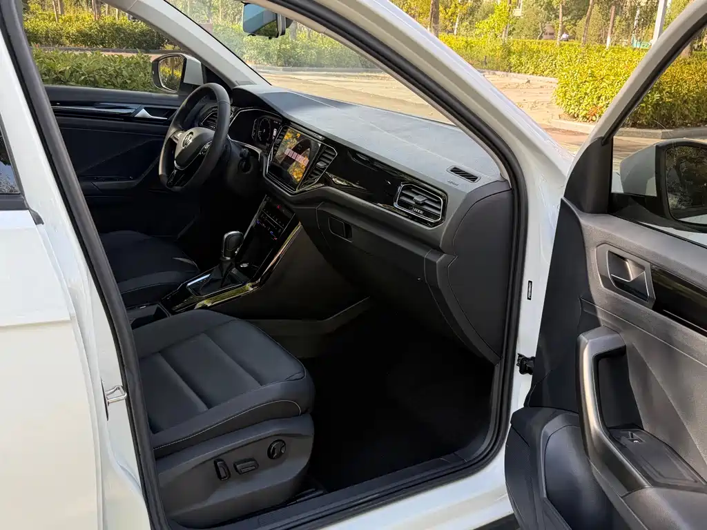 Volkswagen T-Roc — миниатюра 8