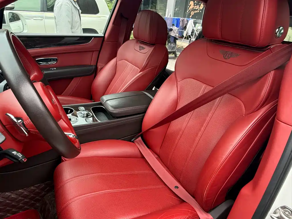 Bentley Bentayga — миниатюра 11