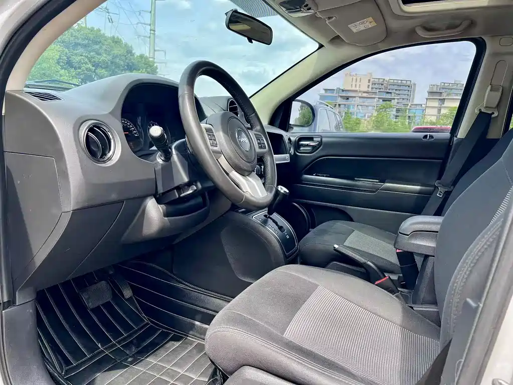 Jeep Compass (Import) — миниатюра 9