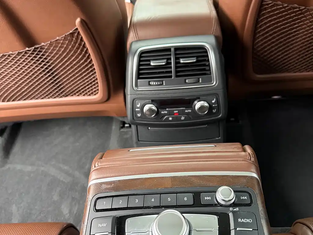 Audi A6L — миниатюра 10