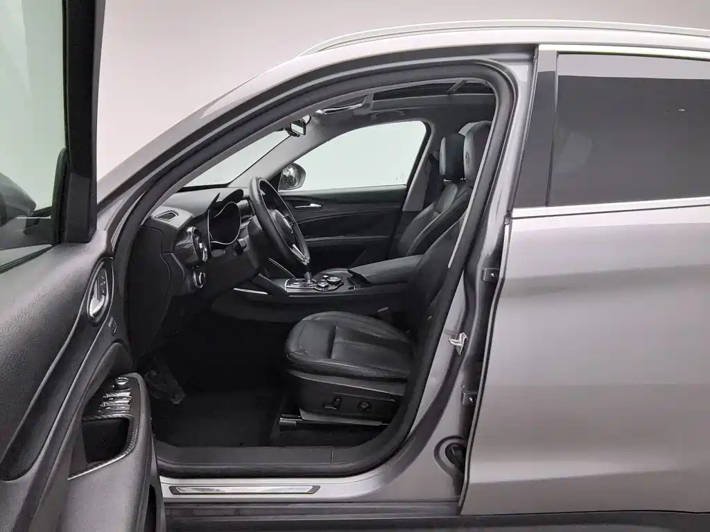 Alfa Romeo Stelvio — миниатюра 10