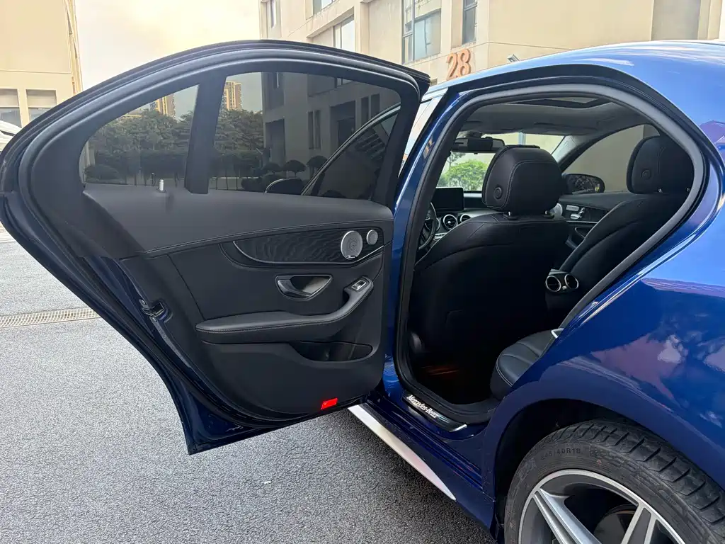 Mercedes-Benz C-Class — миниатюра 13