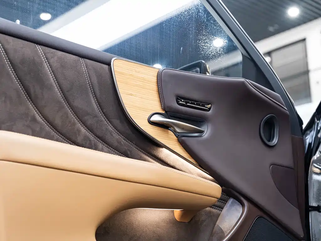 Lexus LS — миниатюра 22