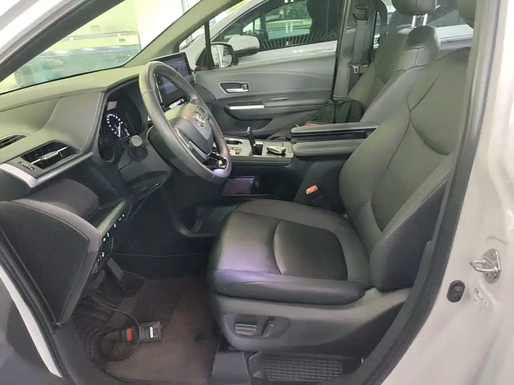 Toyota Sienna — миниатюра 15