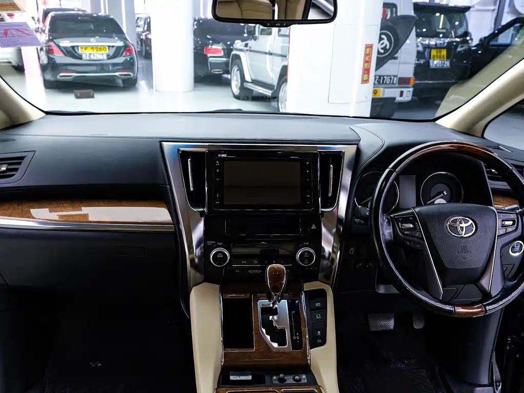 Toyota Alphard 2018 3.5L Luxury