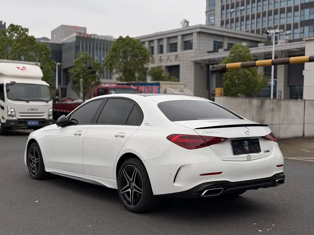 Mercedes-Benz C-Class — миниатюра 16