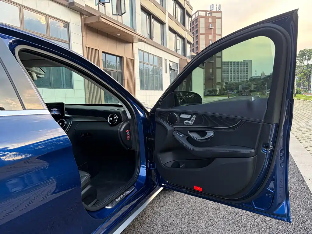 Mercedes-Benz C-Class — миниатюра 11