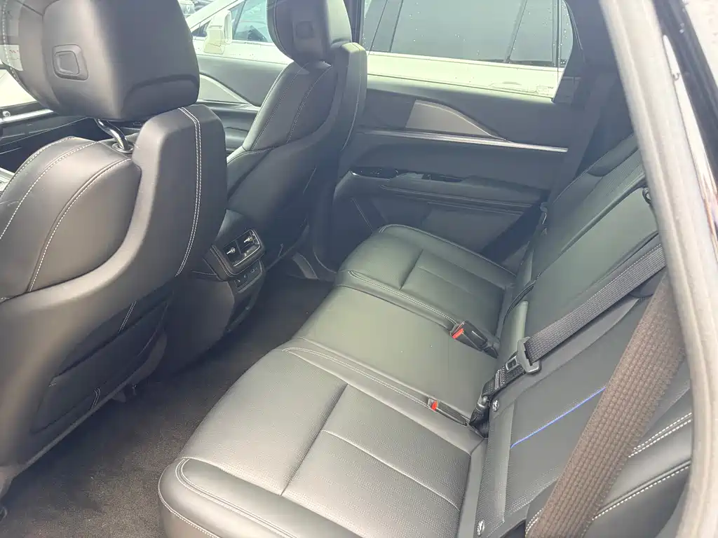 Cadillac XT5 — миниатюра 15