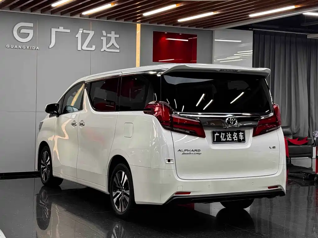 Toyota Alphard — миниатюра 31