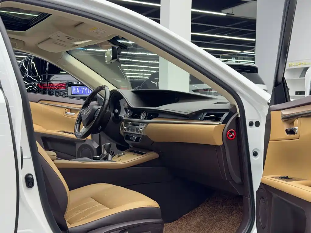 Lexus ES — миниатюра 10