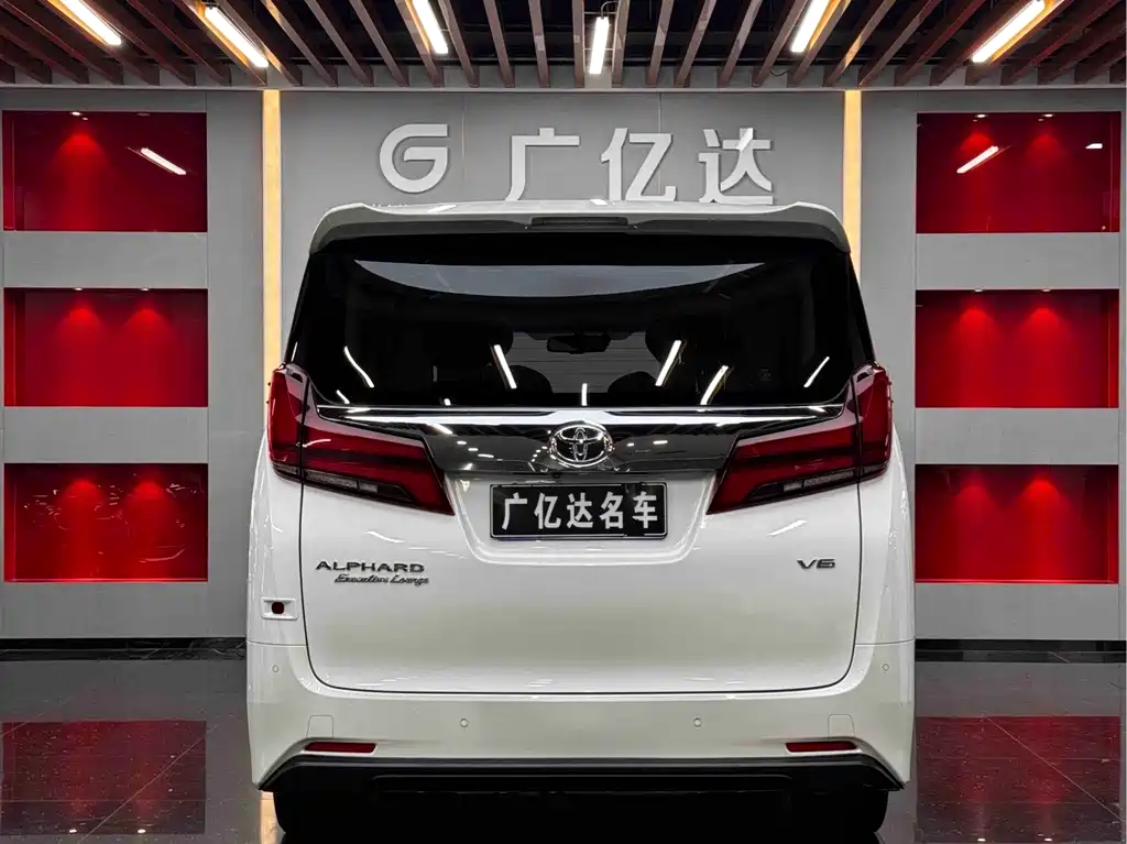 Toyota Alphard — миниатюра 32