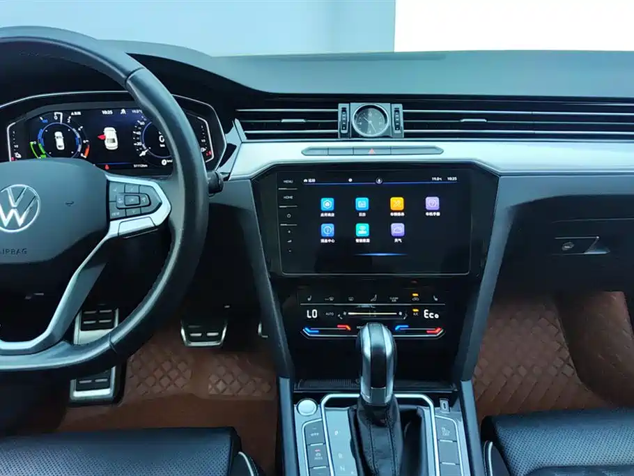 VOLKSWAGEN MAGOTAN GTE PLUG IN HYBRID