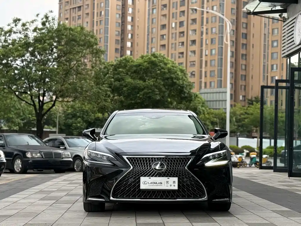 LEXUS LS