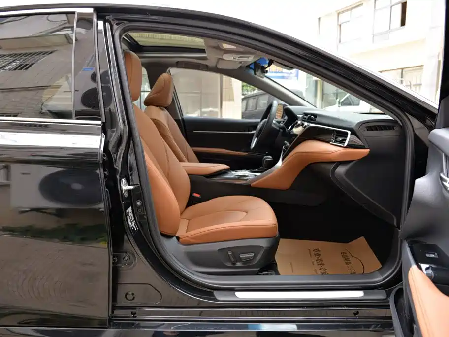 Toyota Camry — миниатюра 12
