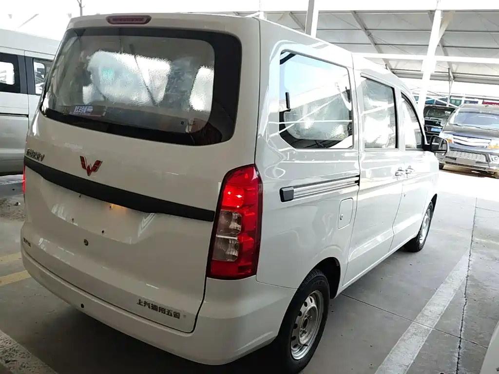Wuling Hongguang V — миниатюра 7