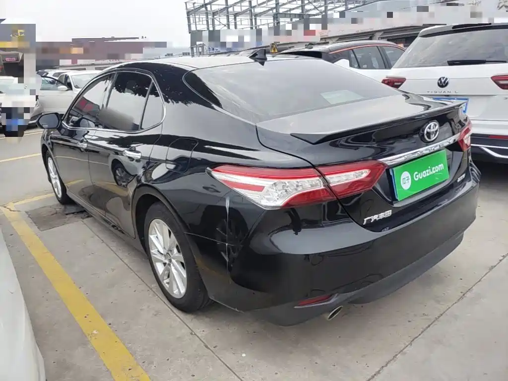 Toyota Camry — миниатюра 5