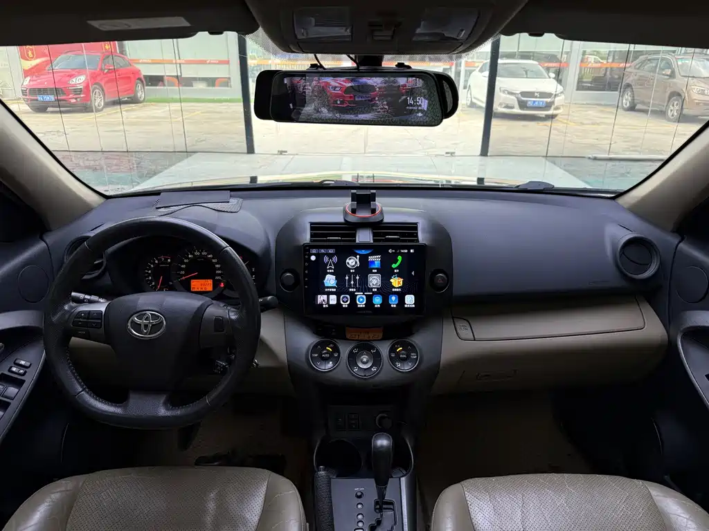 Toyota RAV4 — миниатюра 14